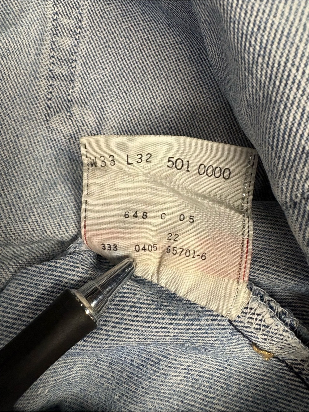 Vintage Levi's 501 Light Wash Distressed Button-Fly Blue Jeans Y2K - Picture 4 of 16